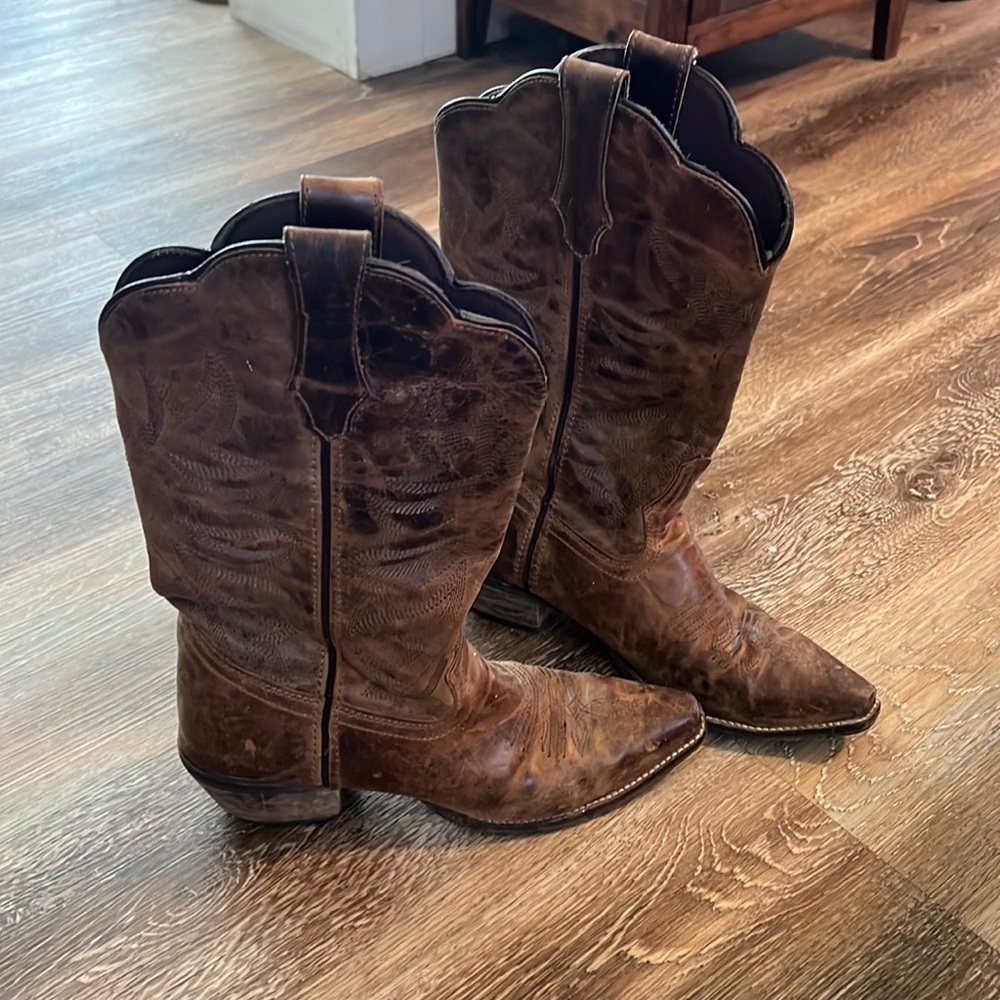 Pre-loved cowgirl boots. Size 7.5​​​​​​​​
